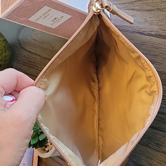 NWT Coach bundle pouch and perfume - Picture 9 of 13